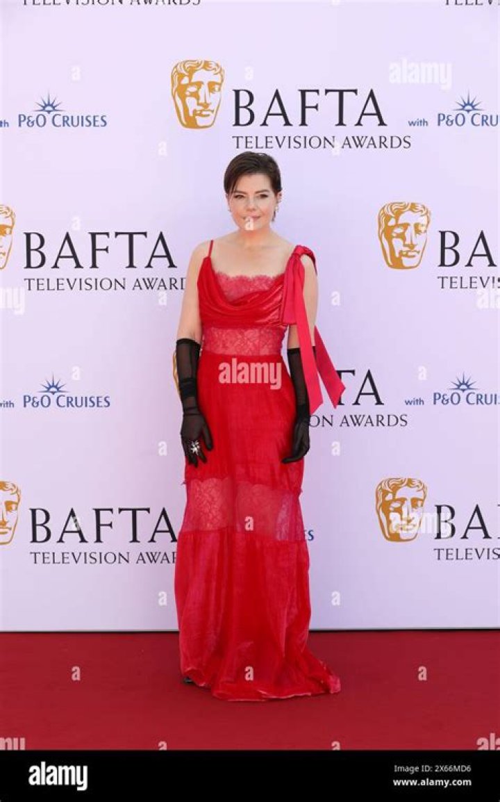 Aimee-Ffion Edwards Bra Size, Age, Weight, Height, Measurements