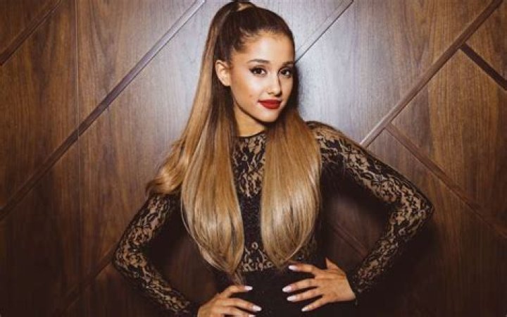 Ariana Grande Reportedly Will Headline Lollapalooza 2019 Next Year