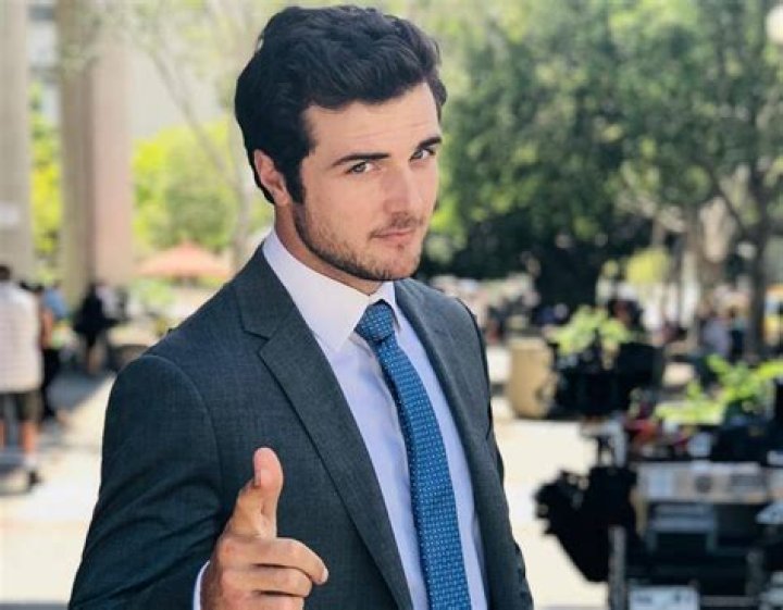 Beau Mirchoff Biography - Facts, Childhood, Family Life & Achievements
