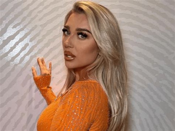 Bethan Kershaw in Bathing Suit Says "Your Body Loves You" — Celebwell