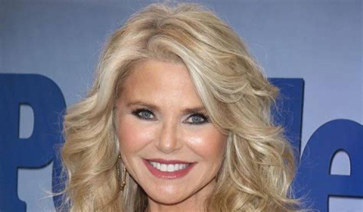Christie Brinkley in Bathing Suit Says "Keep Looking Up" — Celebwell