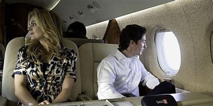 Does Joel Osteen have a private jet?