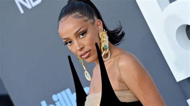 Doja Cat in Bathing Suit Shows Off "First Tattoo" — Celebwell