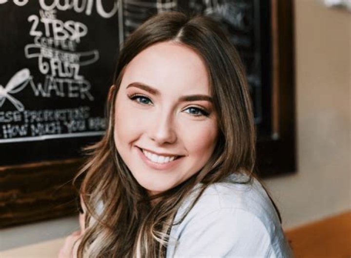 Hailie Jade in Bathing Suit is Missing “Paradise” — Celebwell