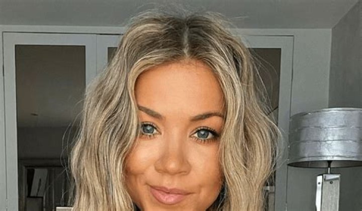 Hollie Shearer in Bathing Suit is "Beautiful" — Celebwell