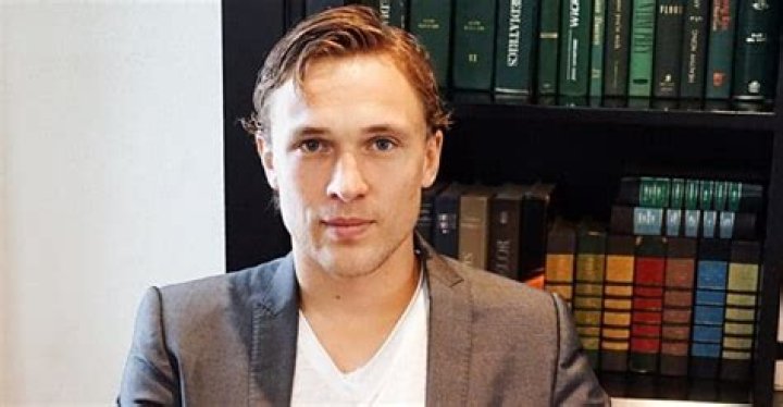 
How Much Money Does William Moseley Make? Latest Income Salary
