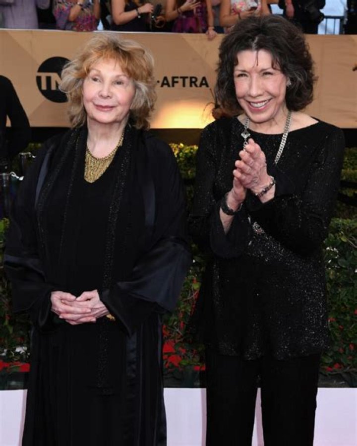Is Lily Tomlin and John Travolta? – Celebrity
