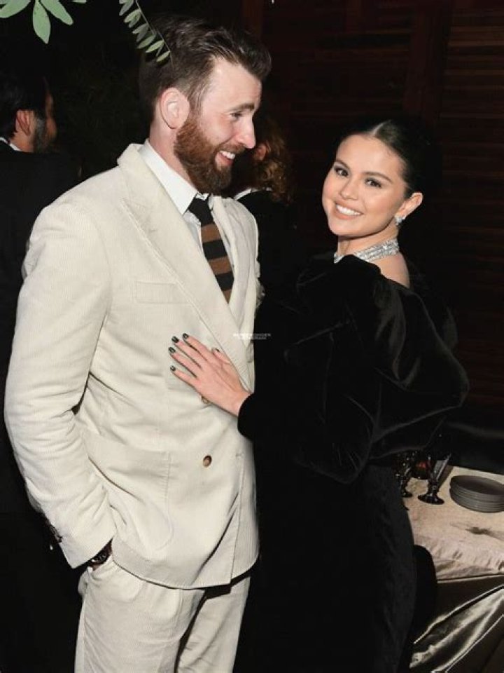 Is Selena Gomez and Chris Evans together?