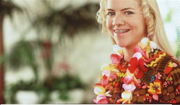 Jennifer Elise Cox Net Worth