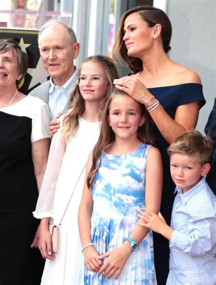 Jennifer Garner family, husband, children, parents, siblings