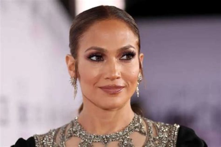 Jennifer Lopez Stuns In ‘Morning Face’ Pic Showing Off Her Natural Beauty