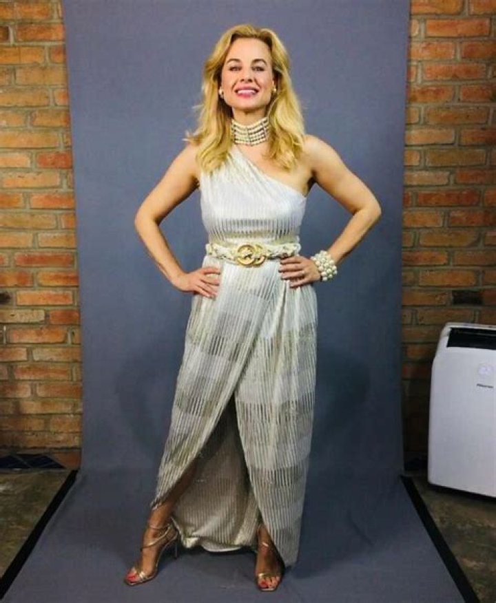 Jessica Collins Bra Size, Age, Weight, Height, Measurements