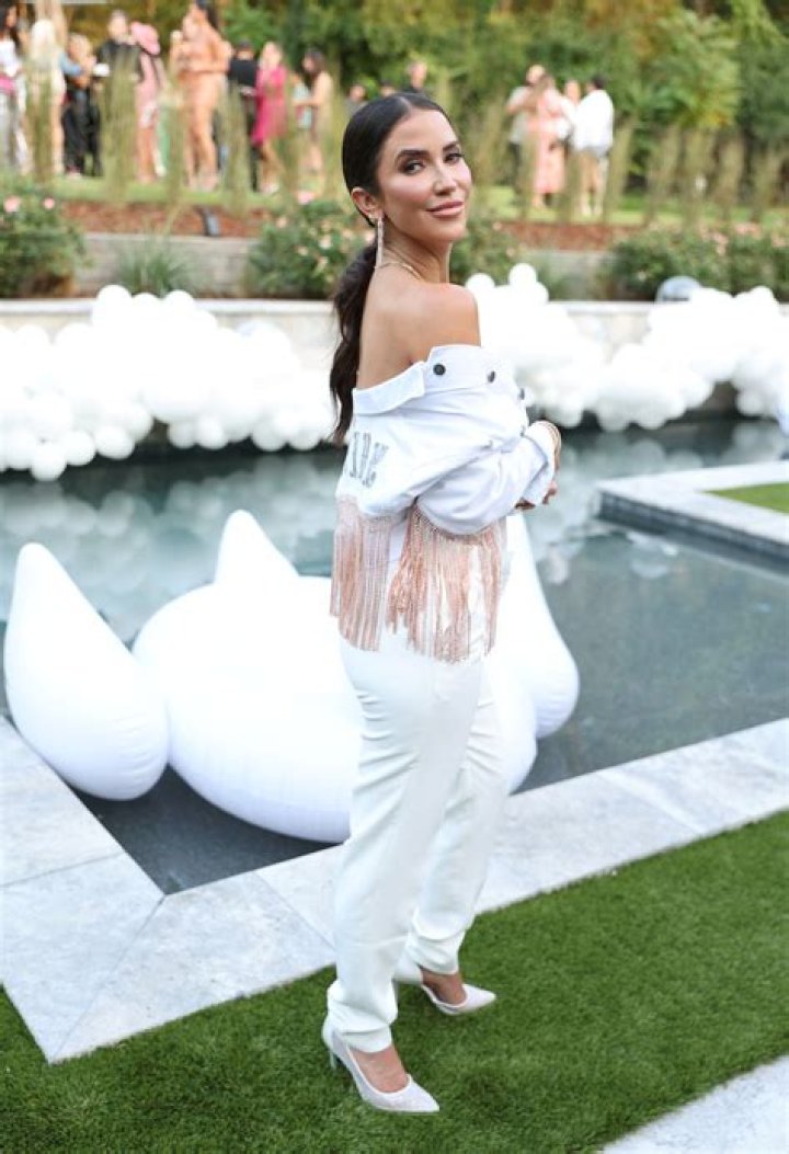 Kaitlyn Bristowe in Bathing Suit is Feeling "Punny" — Celebwell