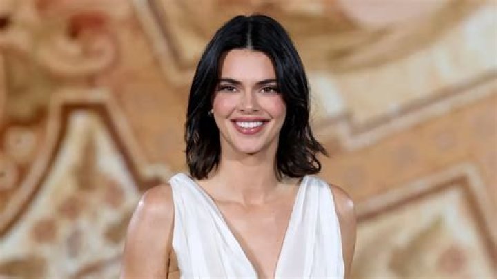 Kendall Jenner Biography - Facts, Childhood, Family Life & Achievements