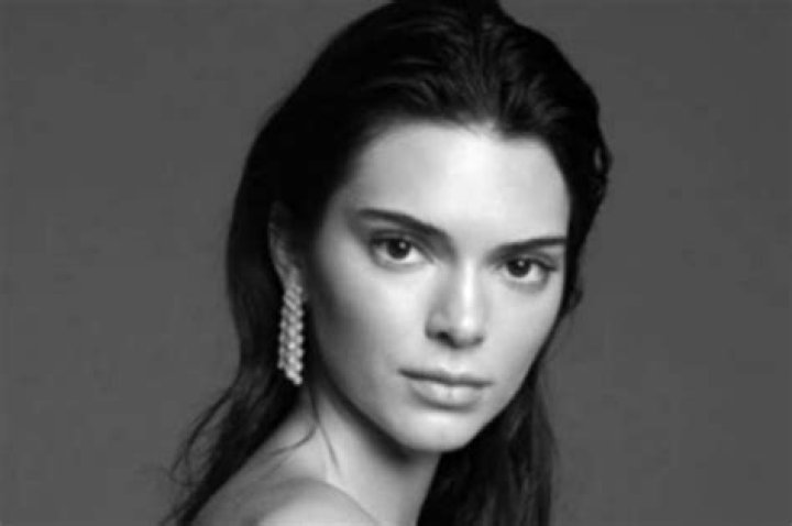 Kendall Jenner Rocks Swimsuit Body In New Calvin Klein Ad — Covers L’Officiel USA