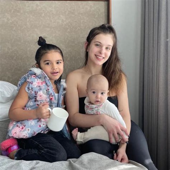 Leah Pinsent children: Does Leah Pinsent have children?