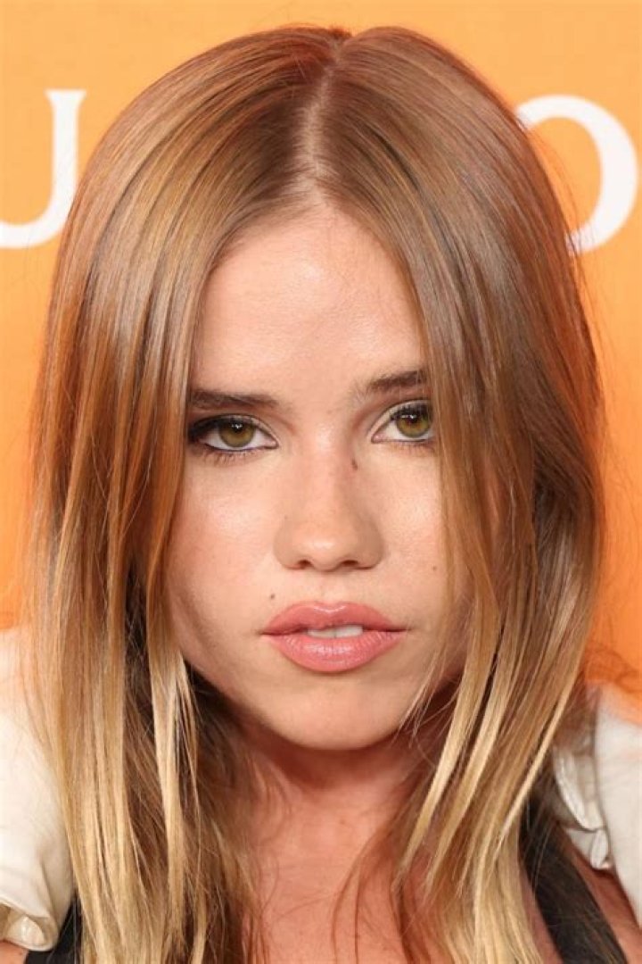 Lexee Smith Biography - Facts, Childhood, Family Life & Achievements