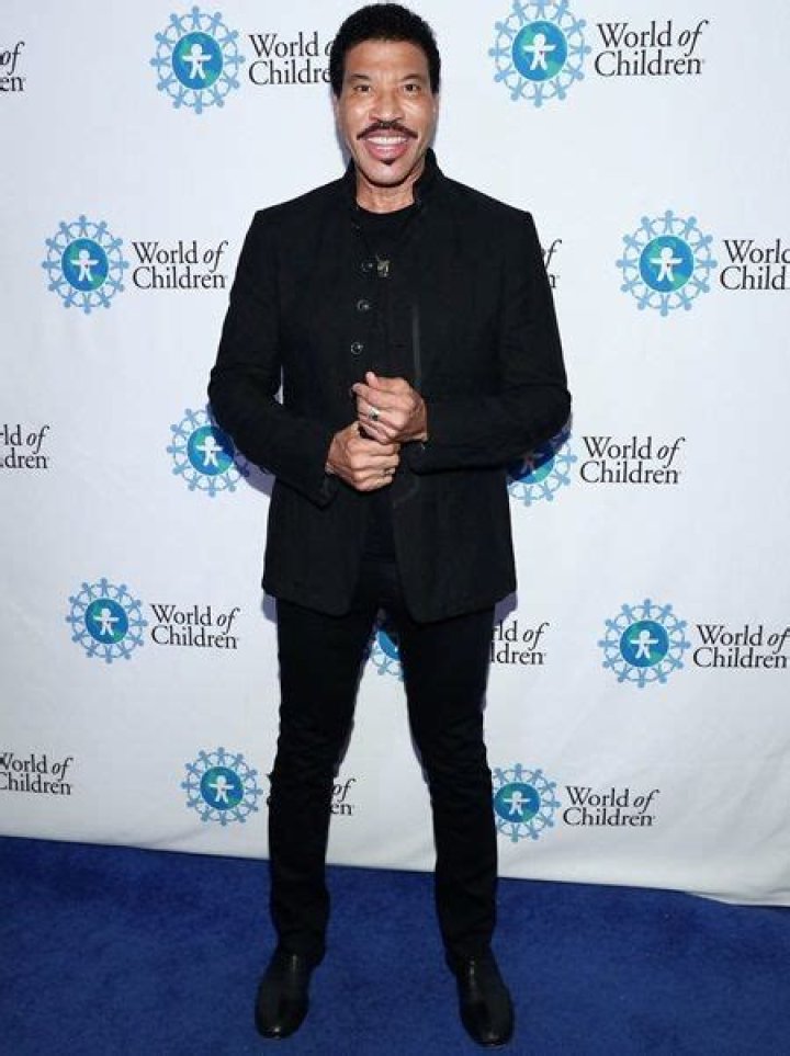 Lionel Richie Height Weight Shoe Size Body Measurements Facts Family