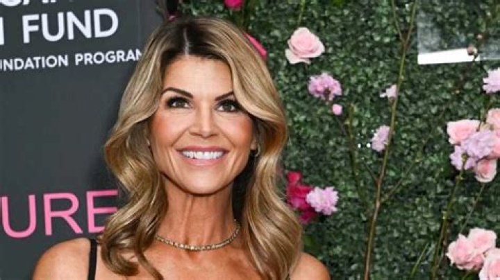 Lori Loughlin Biography - Facts, Childhood, Family Life & Achievements