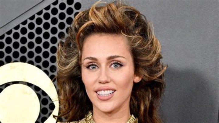 Miley Cyrus in Two-Piece is a "Smoke Show" — Celebwell