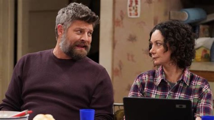 Modern Family Review: “A Hard Jay’s Night” (Season 5, Episode 19)