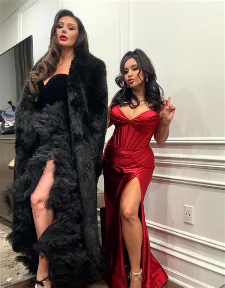 Nicole ‘Snooki’ Polizzi Body Measurements Bra Size Height Weight Shoe Dress Vital Statistics