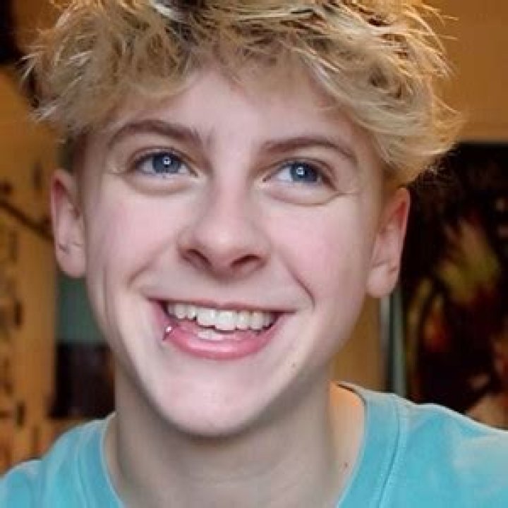 NoahFinnce Biography - Facts, Childhood, Family Life & Achievements