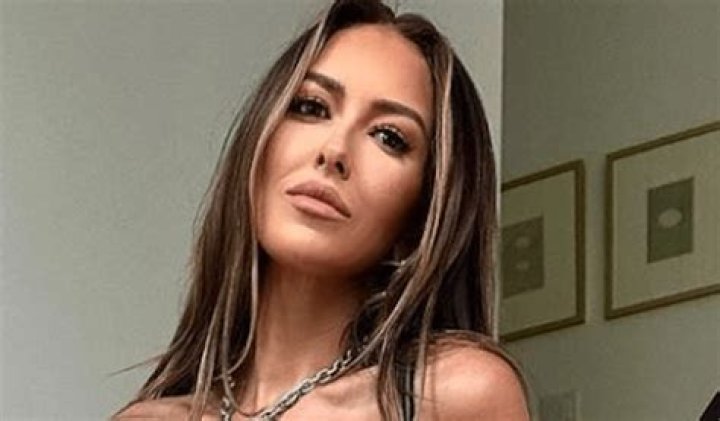 Paulina Gretzky Shares Swimsuit Photo of "Sweet September"