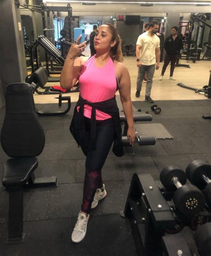 Rani Chatterjee in Workout Gear Says "Hello My Love" — Celebwell