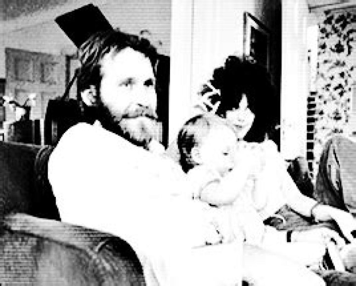 Robbie Robertson Biography - Facts, Childhood, Family Life & Achievements of Guitarist