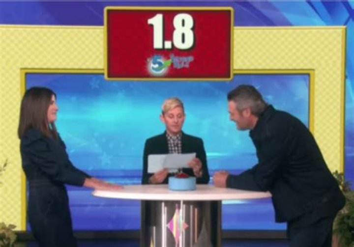Sandra Bullock And Blake Shelton Play Hilarious Game Of ‘5 Second Rule’ On ‘Ellen’