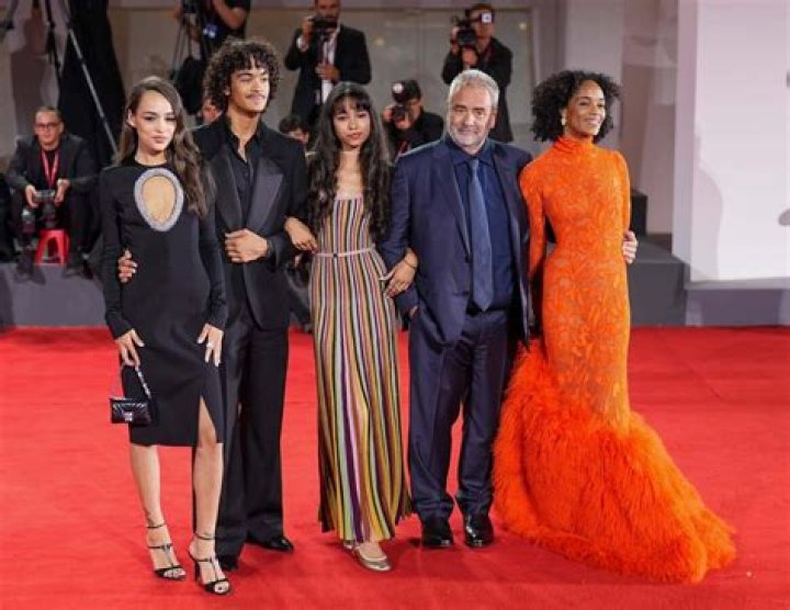 Sateen Besson Bio – Family & Career of the Instagram Model