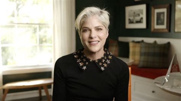 Selma Blair in Bathing Suit Takes an Ice Bath — Celebwell