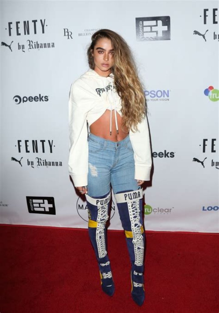 Sommer Ray in Bathing Suit is in "the Jungle" — Celebwell