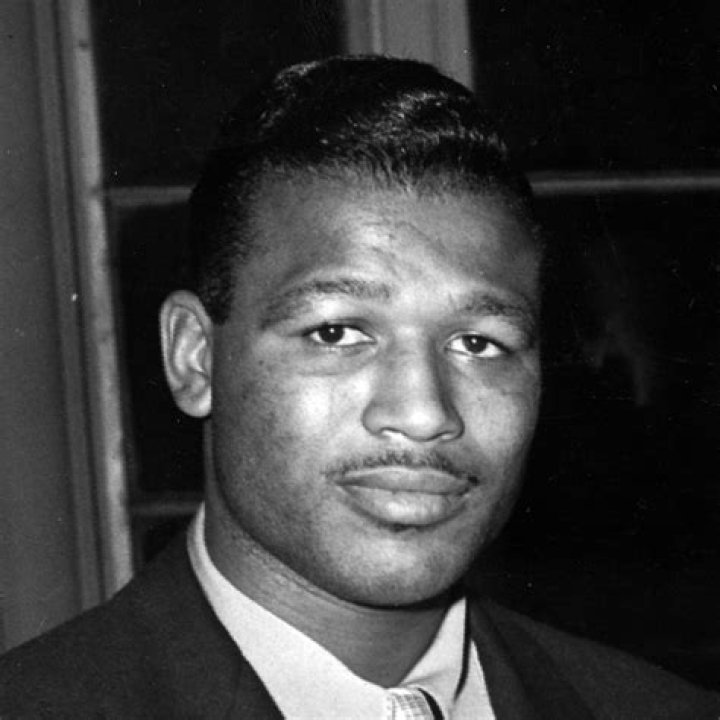 Sugar Ray Robinson Biography - Facts, Childhood, Family Life & Achievements