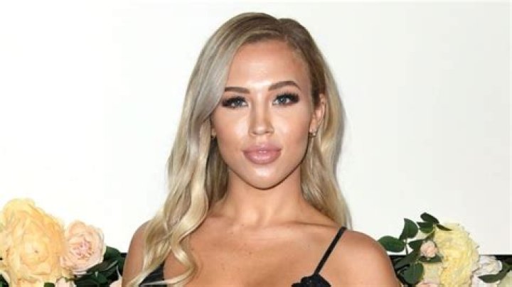 Tammy Hembrow in Bathing Suit is "So Fine" — Celebwell