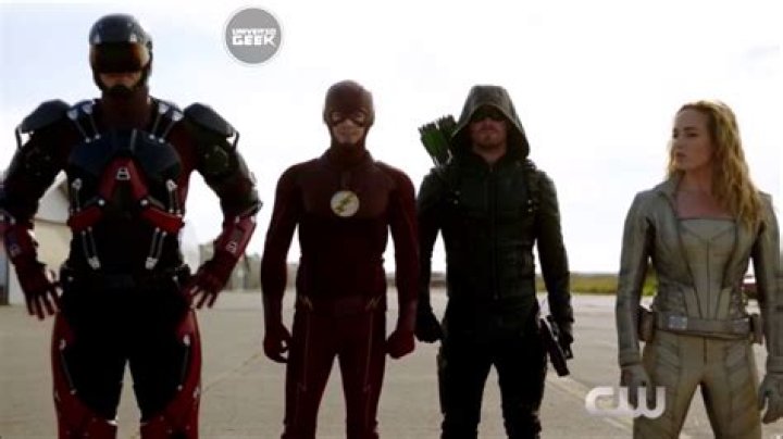 The Flash Calls On Team Arrow In This “Invasion!” Sneak Peek
