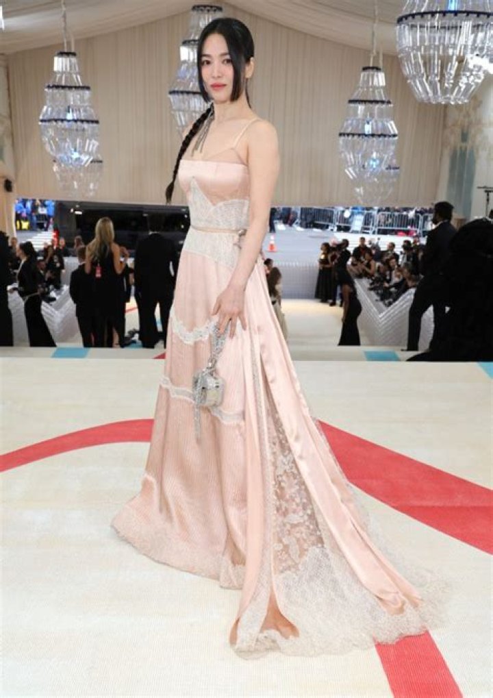 The Glory Star Song Hye-kyo Shares Swimsuit Photo Looking “Cute”