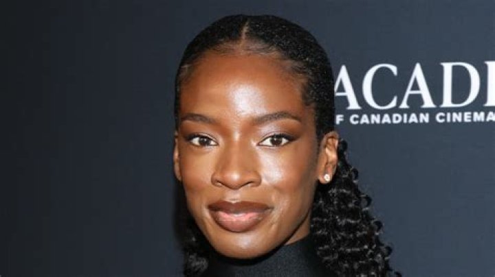 Transplant Star Ayisha Issa Shares Swimsuit Photo of "Lake Life"