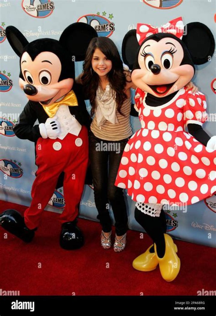 Was Selena Gomez on Mickey Mouse Club? – Celebrity