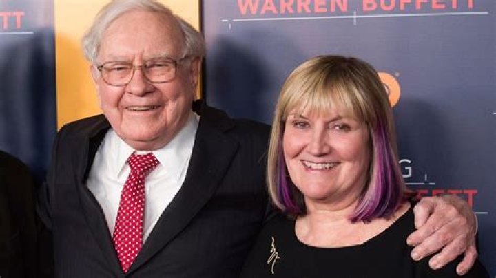What happened to Warren Buffett sister?