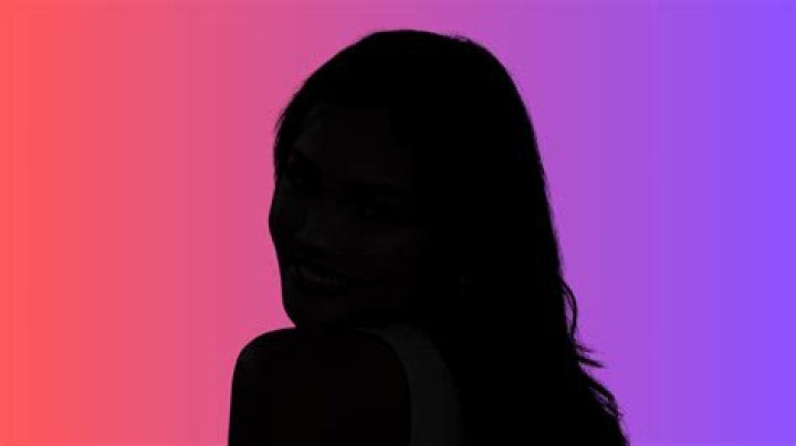 Which Joey Graziadei hopeful admitted that she often cries to music by Shawn Mendes?