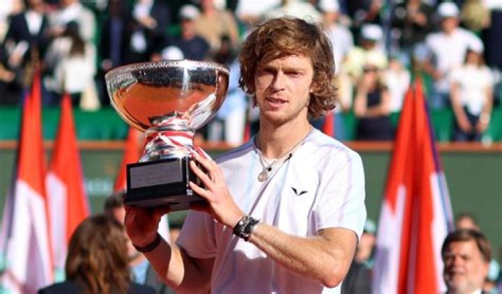Who are Andrey Rublev clothing sponsors?