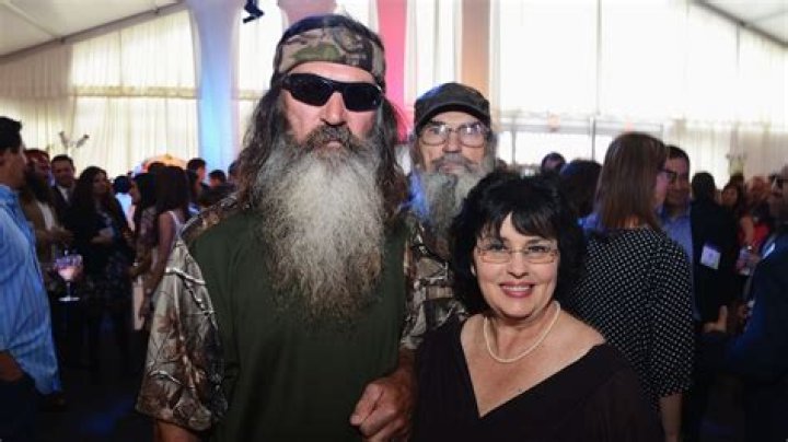 Who is Gordon P. Robertson wife?