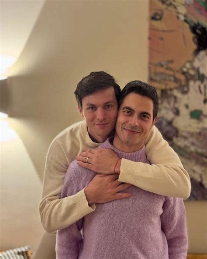 Who is his partner Estée Maria?