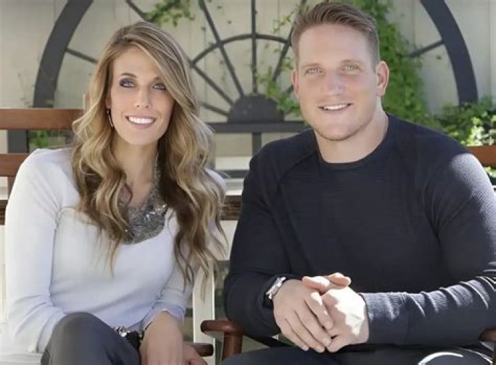 Who’s AJ Hawk’s Wife Laura Quinn Hawk: Bio Net-Worth, Career, Jersey